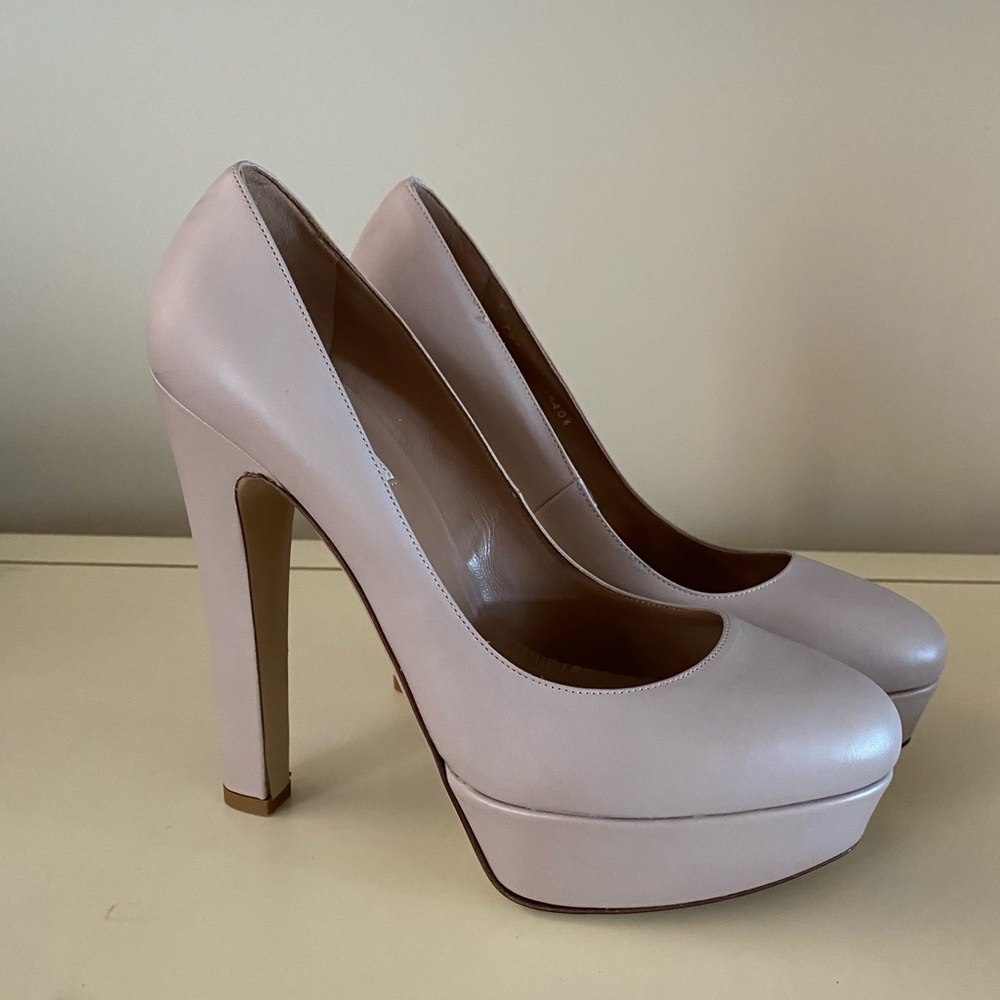 Valentino Nude Round Toe Platform Pump 40.5